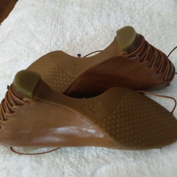 Donald Pliner wedge heel tie up shoes - Picture 3 of 7